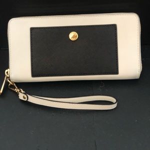 Black & white Michael Kors Wristlet